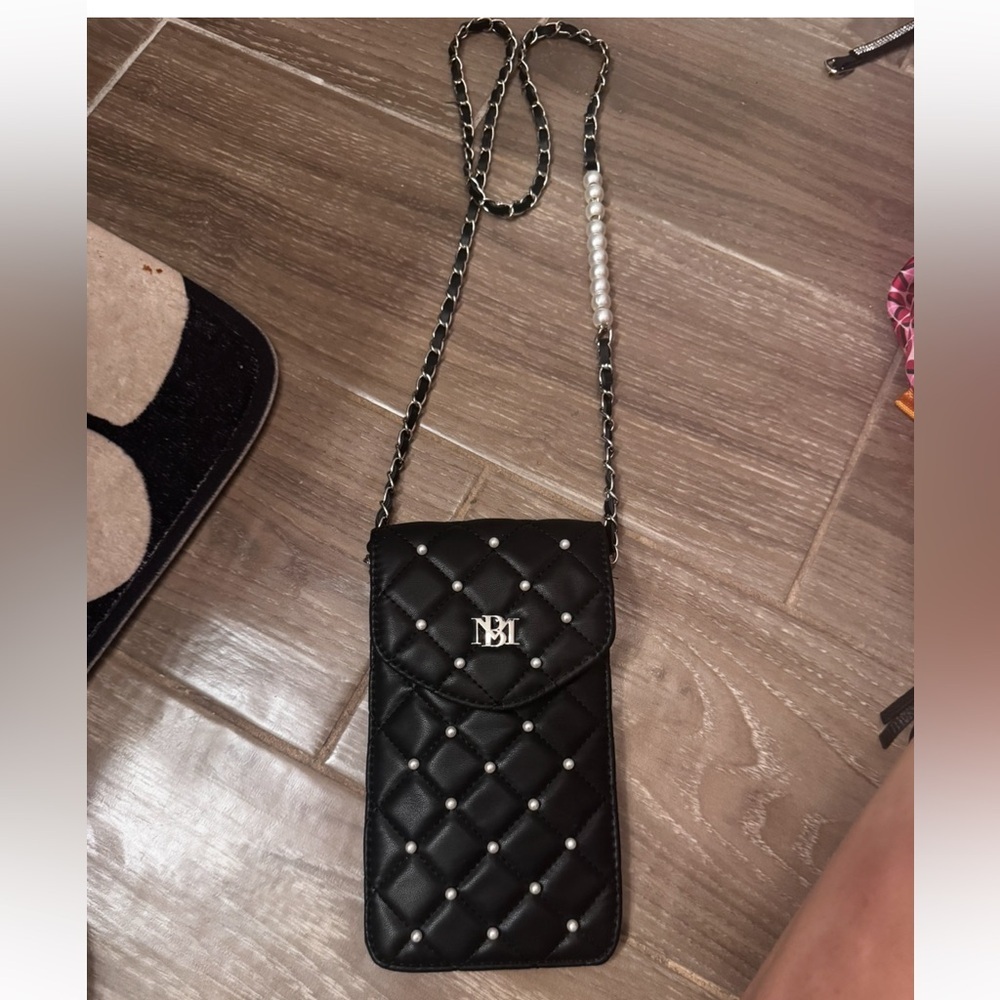 Badgley Mischka Black Quilted pearl Vegan Phone Crossbody Bag with chain strap